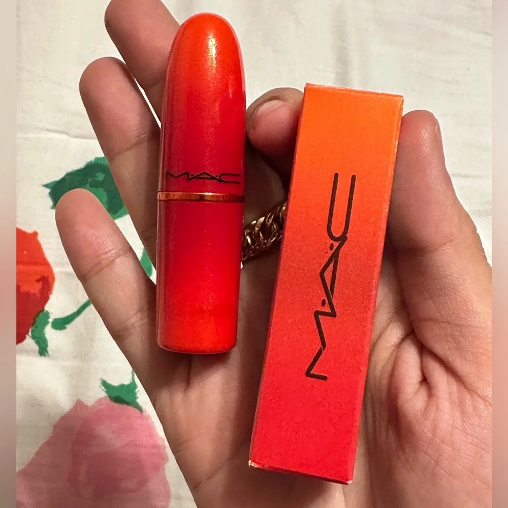 MAC lookin like wealth matte lipstick